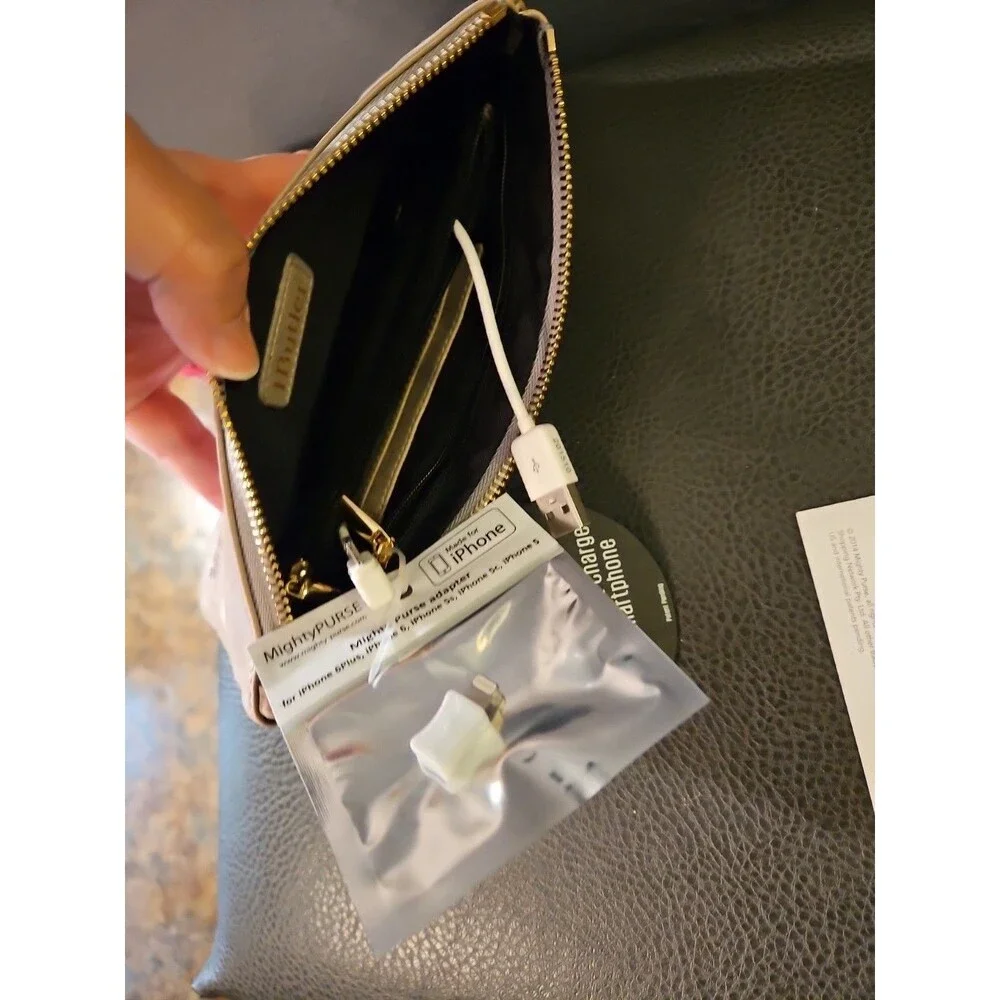 NWT‎ H Butler Genuine Leather Mighty Purse Wristlet - IPhone Charging on the Go